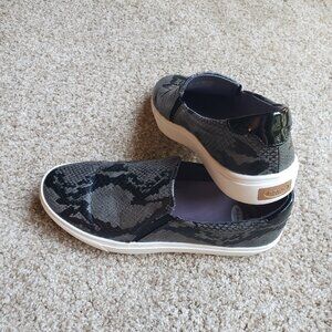 Dr. Scholl's Women's Nova Sneaker  size 7.5/Grey Black Snake Print